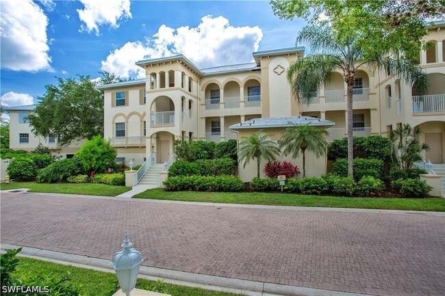 825 Bentwater Cir in Naples, FL - Building Photo - Building Photo
