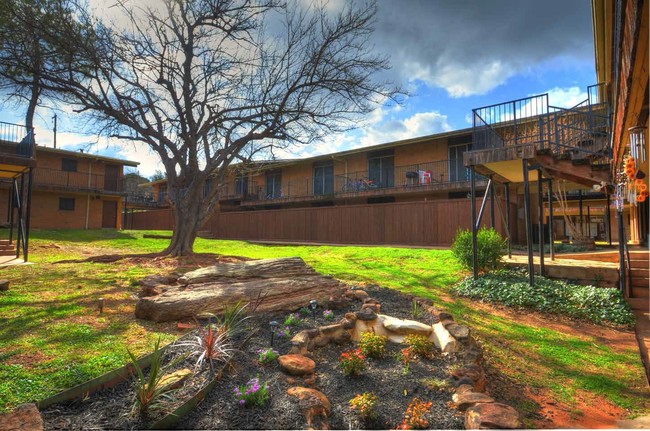 Stone Ridge Apartments - East in Wichita Falls, TX - Building Photo - Building Photo