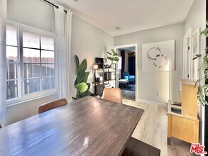 1111 E Elk Ave in Glendale, CA - Building Photo - Building Photo