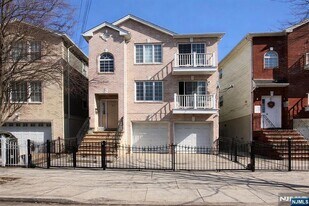 231 N 12th St in Newark, NJ - Building Photo