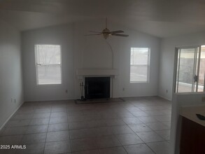 5018 W Kristal Way in Glendale, AZ - Building Photo - Building Photo