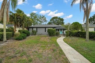 446 37th Ave NE in St. Petersburg, FL - Building Photo