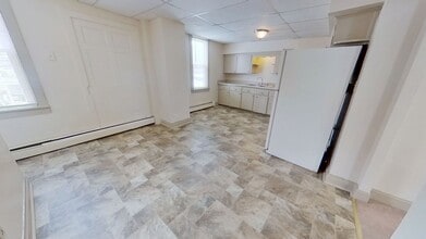 142 W Main St in Windsor, PA - Building Photo - Building Photo