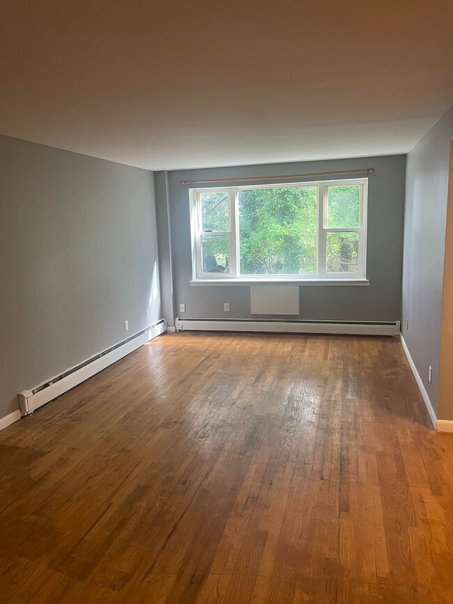 70 Farmington Ave, Unit 2L in New London, CT - Foto de edificio - Building Photo