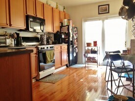 1924 Harcum Way in Pittsburgh, PA - Building Photo