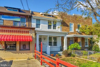 2320 Minnesota Ave SE in Washington, DC - Foto de edificio - Building Photo