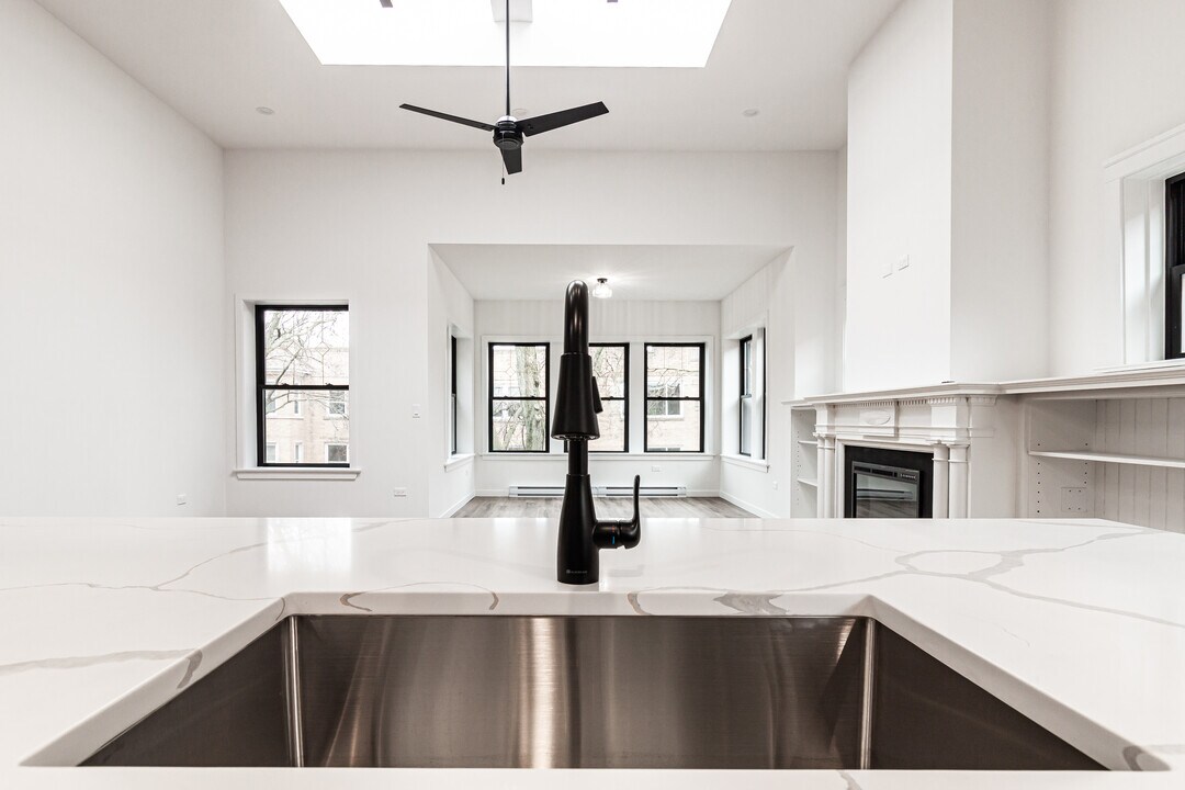 1428 W Jonquil Ter, Unit 1 in Chicago, IL - Building Photo