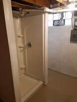 1002 W Oakland Ave in Austin, MN - Building Photo