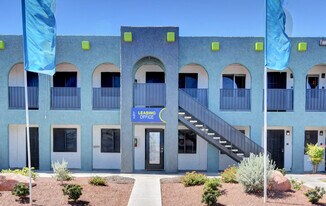 Luna Apartments in Las Vegas, NV - Building Photo