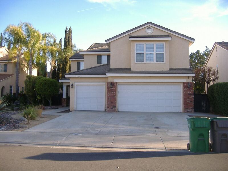 37992 Iris Way in Murrieta, CA - Building Photo