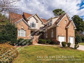1900 Brookcliff Dr in Greensboro, NC - Building Photo