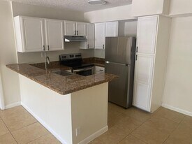 601 Lyons Rd in Coconut Creek, FL - Building Photo
