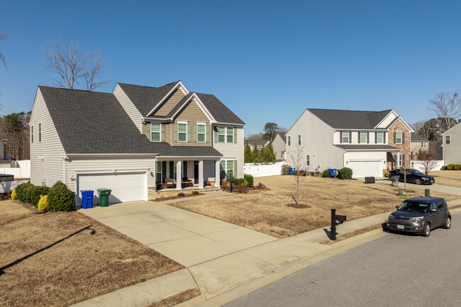 The Woodlands at Fishers Creek in Newport News, VA - Building Photo - Building Photo