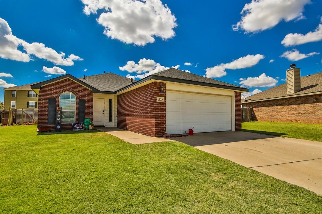 1927 99th St in Lubbock, TX - Building Photo