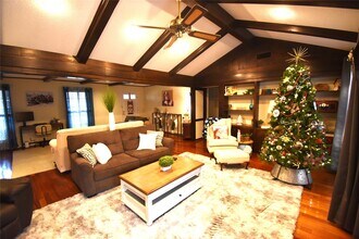 8011 Meadowvale Dr in Houston, TX - Building Photo - Building Photo