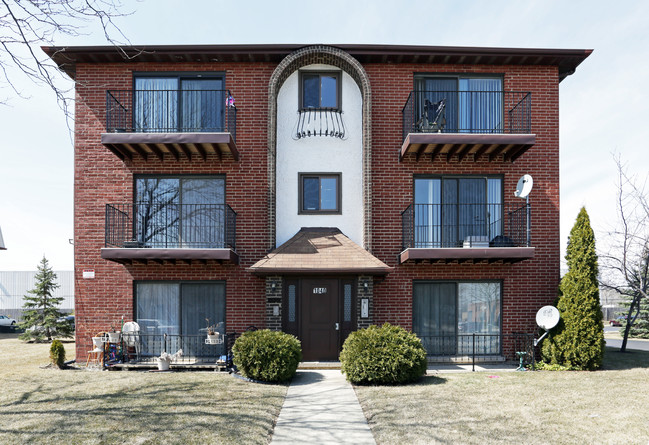 1040 Judson St in Bensenville, IL - Foto de edificio - Building Photo