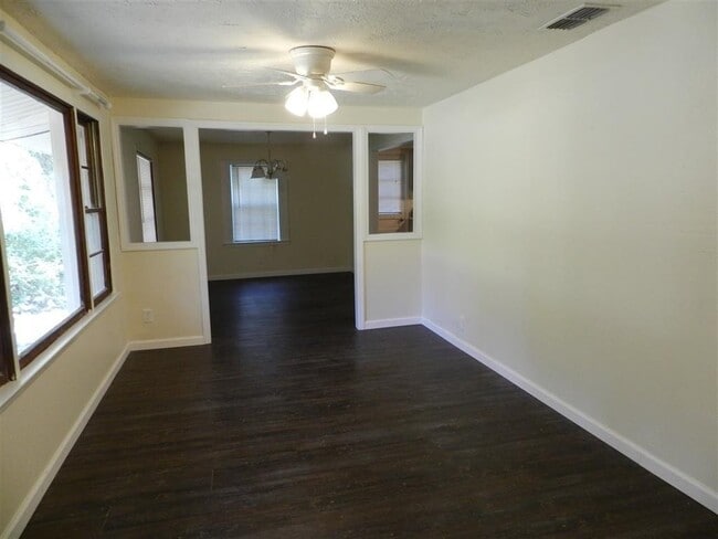 3015 Thomas Dr in Tallahassee, FL - Foto de edificio - Building Photo