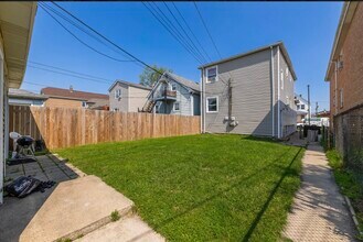 7507 W 58th St in Summit, IL - Foto de edificio - Building Photo