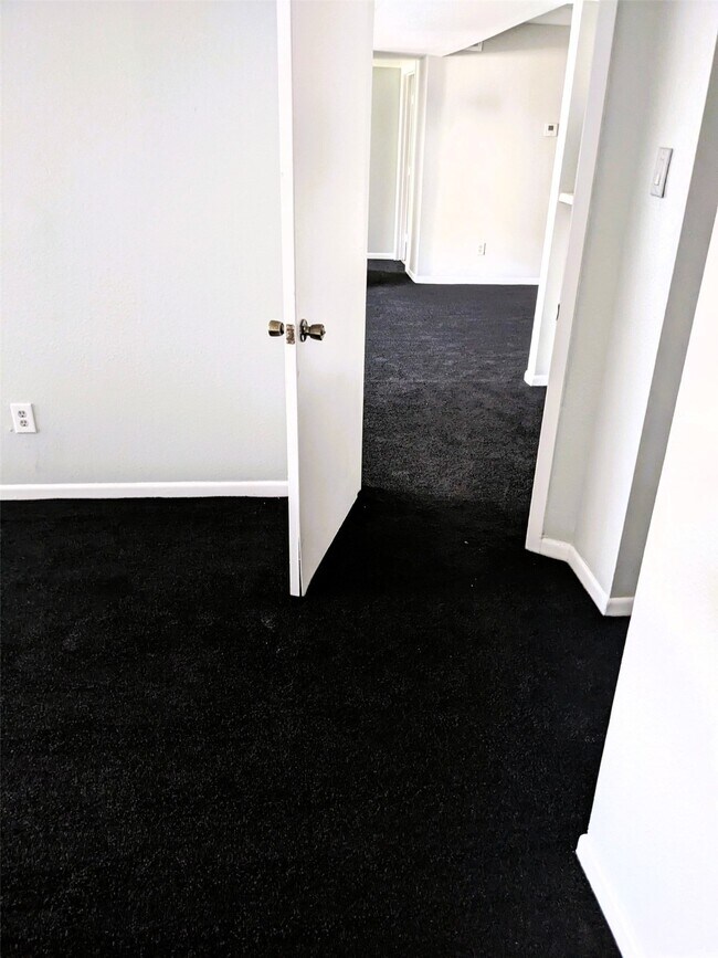 8421 Hearth Dr in Houston, TX - Foto de edificio - Building Photo