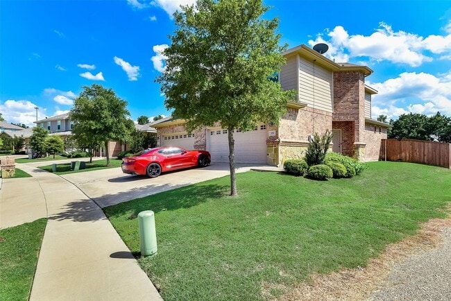 339 Orbit Dr in Lavon, TX - Foto de edificio - Building Photo