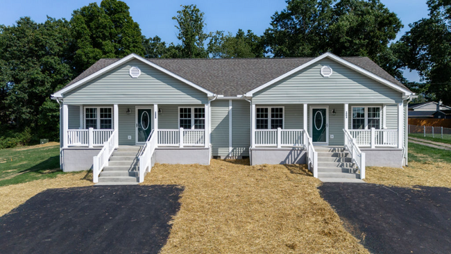 1004 Ivanhoe Ave in Waynesboro, VA - Building Photo - Building Photo