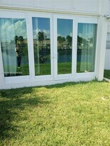 8130 Sunrise Lakes Blvd in Sunrise, FL - Building Photo