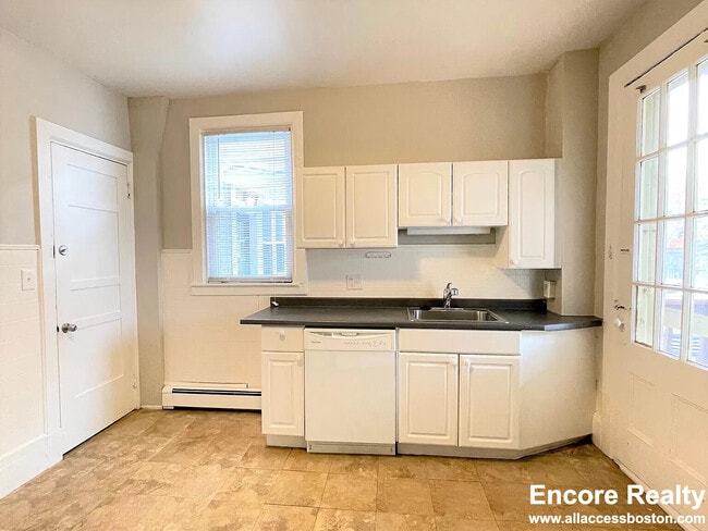 61 Dana St, Unit #3-9 in Cambridge, MA - Foto de edificio - Building Photo