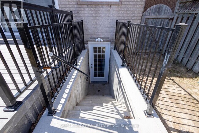 45 Springhurst Ave in Brampton, ON - Building Photo - Building Photo