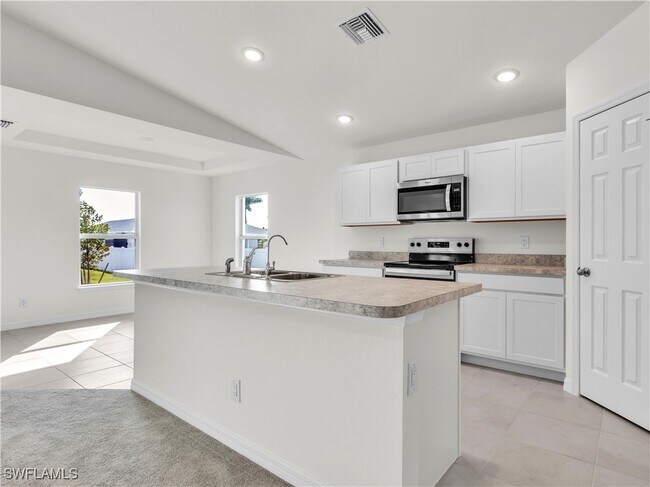 3529 NE 20th Pl in Cape Coral, FL - Building Photo - Building Photo