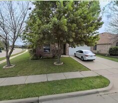 400 Angler Dr in Crowley, TX - Building Photo