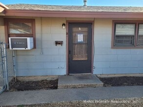 3217 35th St, Unit B in Lubbock, TX - Building Photo - Building Photo