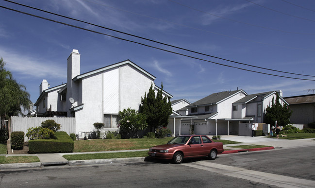 1311-1327 Hillandale Ave in La Habra, CA - Building Photo - Building Photo