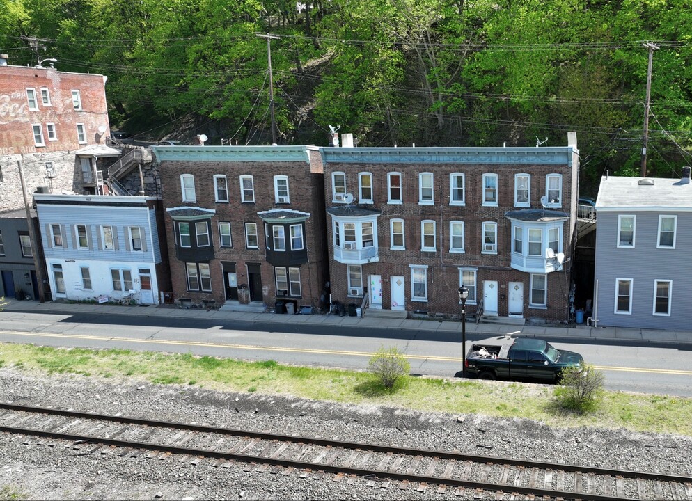 18-20 N. Main Street in Phillipsburg, NJ - Building Photo