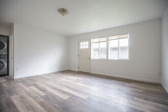 6836 N Rochester St in Portland, OR - Building Photo - Building Photo