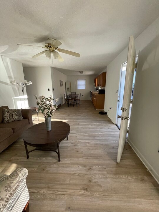 149 Iced Ln, Unit Duplex in Bluefield, WV - Foto de edificio