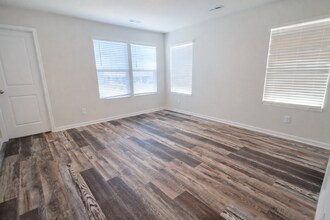 1207 Pine St in Mooresville, NC - Foto de edificio - Building Photo