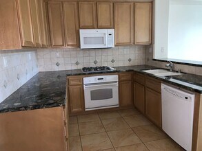 4121 Paredo Way in Simi Valley, CA - Building Photo - Building Photo