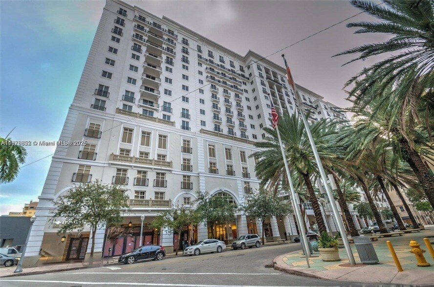 10 Aragon Ave, Unit 906 in Coral Gables, FL - Building Photo