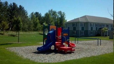 Northland Meadow in Cadillac, MI - Foto de edificio - Building Photo