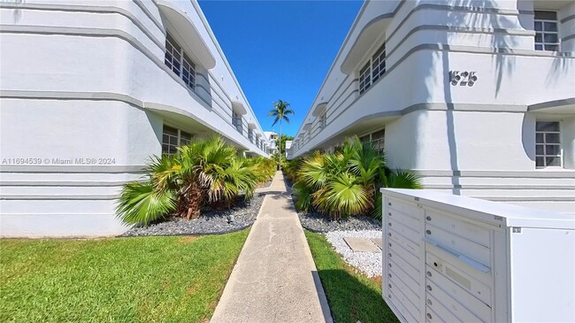 1525 Pennsylvania Ave in Miami Beach, FL - Building Photo - Building Photo