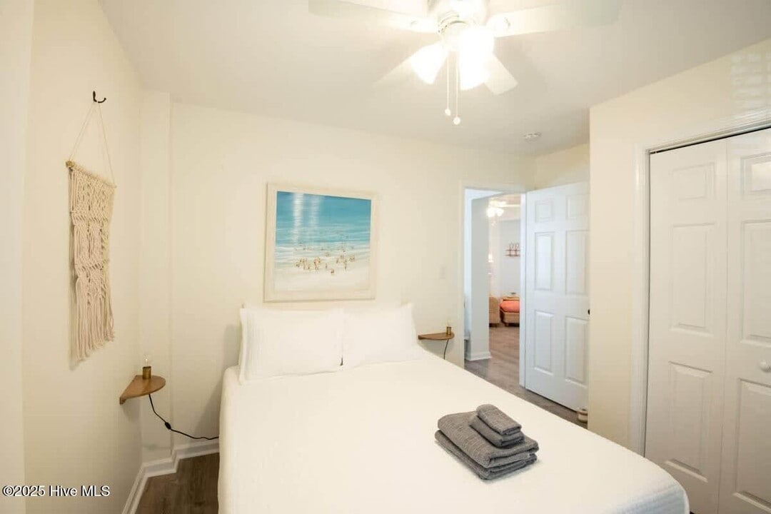 305 Charlotte Ave in Carolina Beach, NC - Building Photo