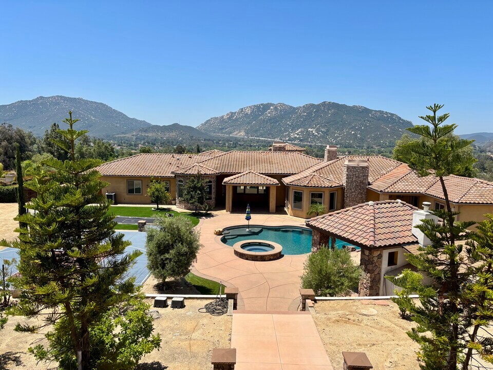 43840 E Vallejo Ave in Temecula, CA - Building Photo