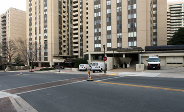 The Elizabeth in Chevy Chase, MD - Foto de edificio - Building Photo
