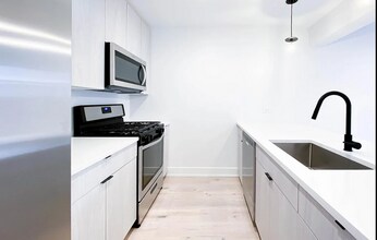 1336 W Bryn Mawr Ave, Unit GDN in Chicago, IL - Building Photo - Building Photo