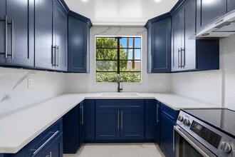 213 S Gale Dr, Unit A in Beverly Hills, CA - Foto de edificio - Building Photo