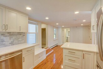 45 Frairy St, Unit A in Medfield, MA - Building Photo - Building Photo