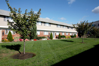 Buttonwood Apartments in Maple Shade, NJ - Building Photo - Building Photo