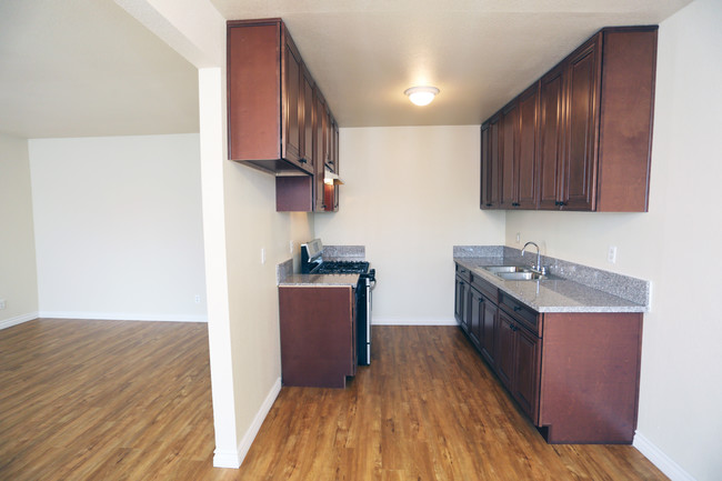 Windsor Apartments in San Gabriel, CA - Building Photo - Building Photo