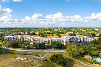 Lakes of Environ in Lauderhill, FL - Building Photo - Building Photo