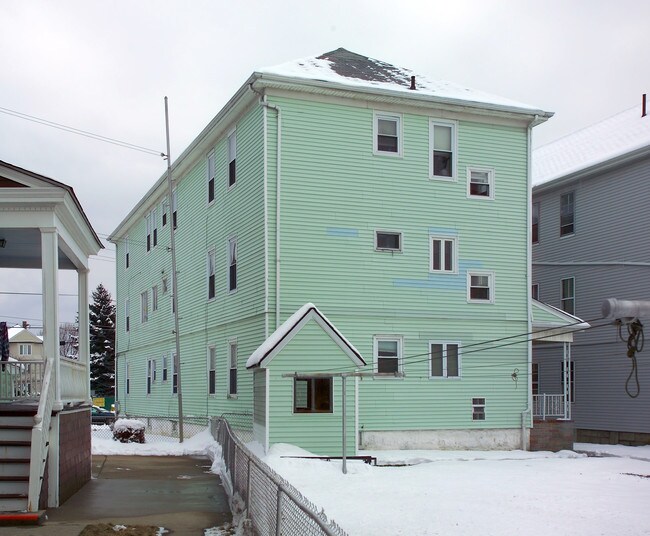 139 18th St in Fall River, MA - Foto de edificio - Building Photo